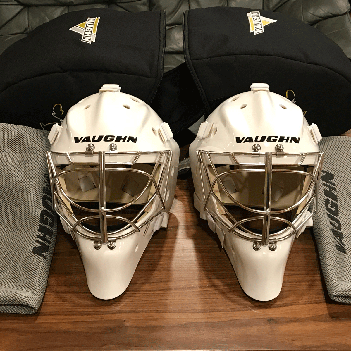 VAUGHN入荷